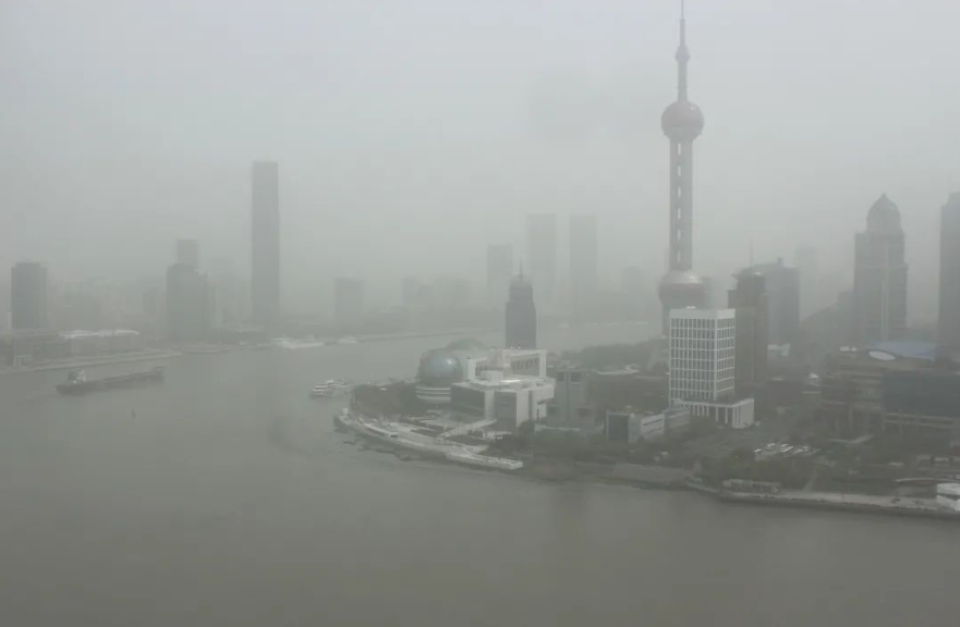 城市街道与高楼大厦的景色

AI 生成的内容可能不正确。